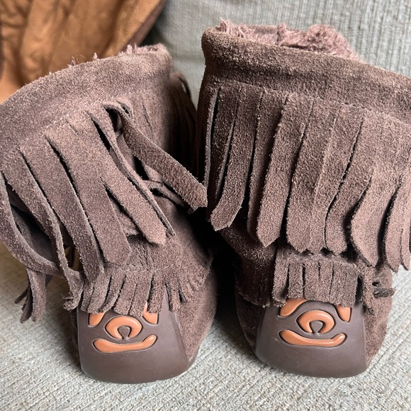 Manitobah Mukluks - Picture 5 of 6